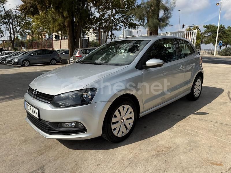 Usado VW Polo 75 CV (55 kW) 2015 Gris / plata Berlina