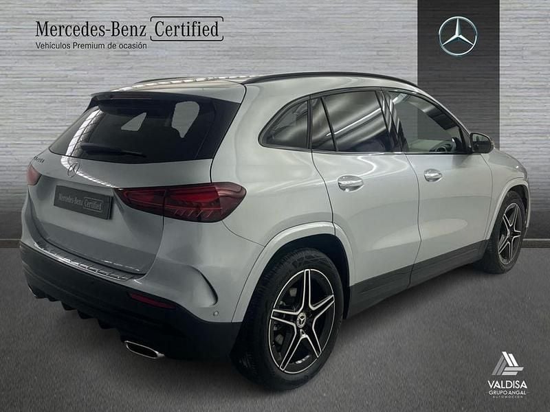Usado Mercedes GLA200 AMG line 150 CV (110 kW) 2025 Gris / plateado SUV