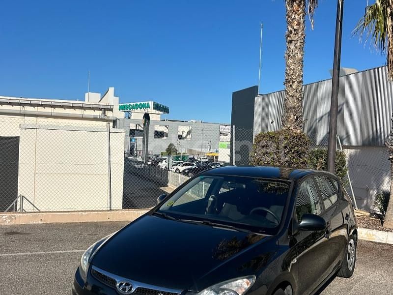 Negro Usado 2009 Hyundai i30 Comfort Berlina | 4850 € (Precio justo) - Imagen 1/4