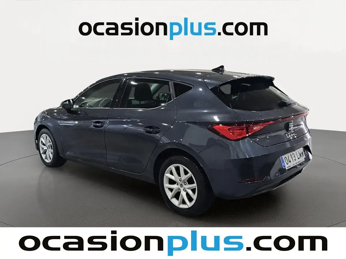 Usado Seat Leon Style 131 CV (96 kW) 2021 Gris Utilitario
