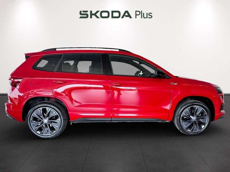 Usado Skoda Karoq SportLine 150 CV (110 kW) 2023 Rojo SUV
