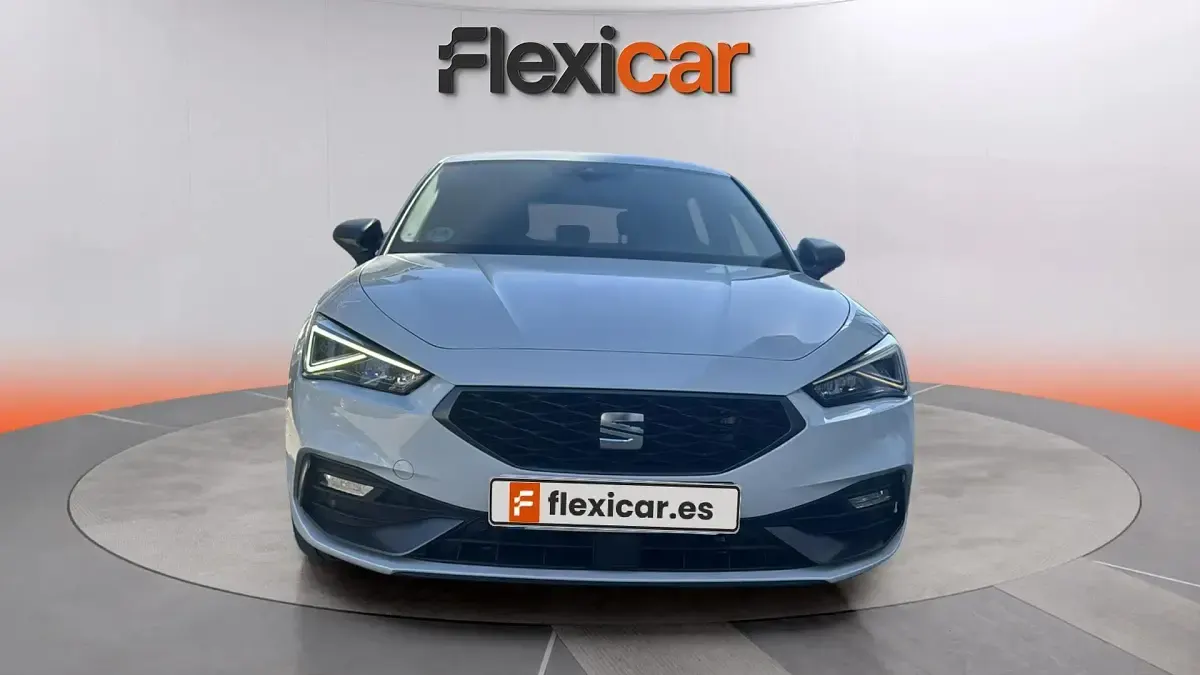Usado Seat Leon FR 150 CV (110 kW) 2021 Blanco Utilitario