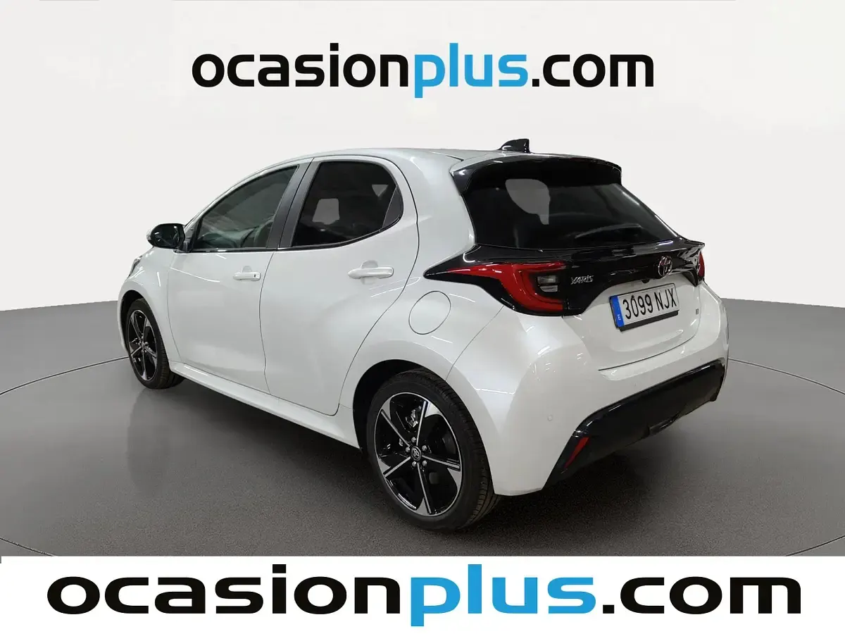 Usado Toyota Yaris Plus 116 CV (85 kW) 2026 Blanco Utilitario