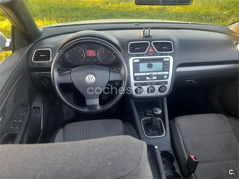 Usado VW Eos 140 CV (102 kW) 2008 Gris / plata Descapotable