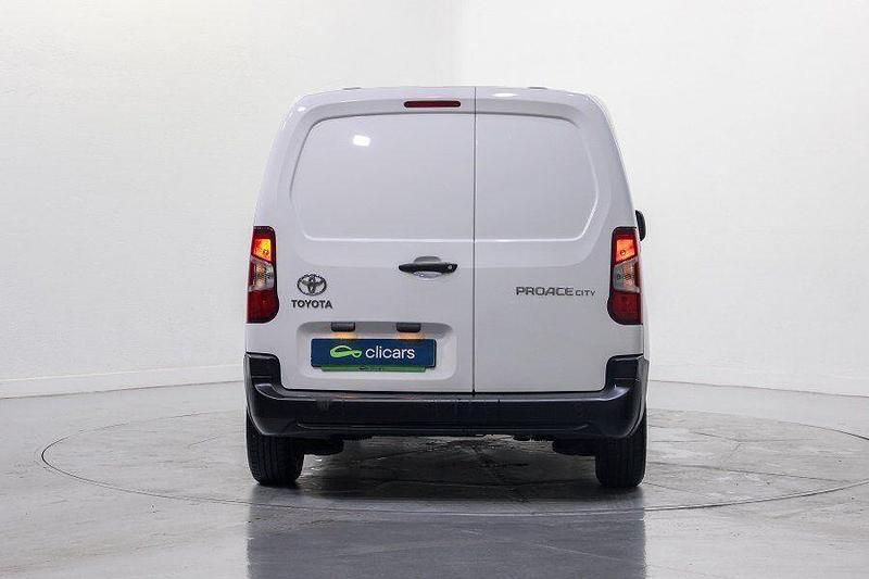 Usado Toyota Proace City City 100 CV (73 kW) 2022 Blanco Monovolumen