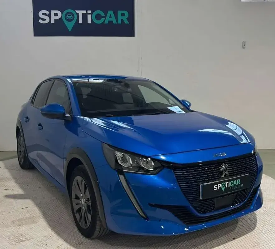 Usado Peugeot e-208 Allure 100 kW (136 CV) 2021 Azul Utilitario