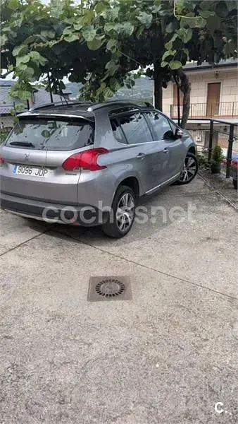 Usado Peugeot 2008 Allure 120 CV (88 kW) 2015 Gris / plata SUV