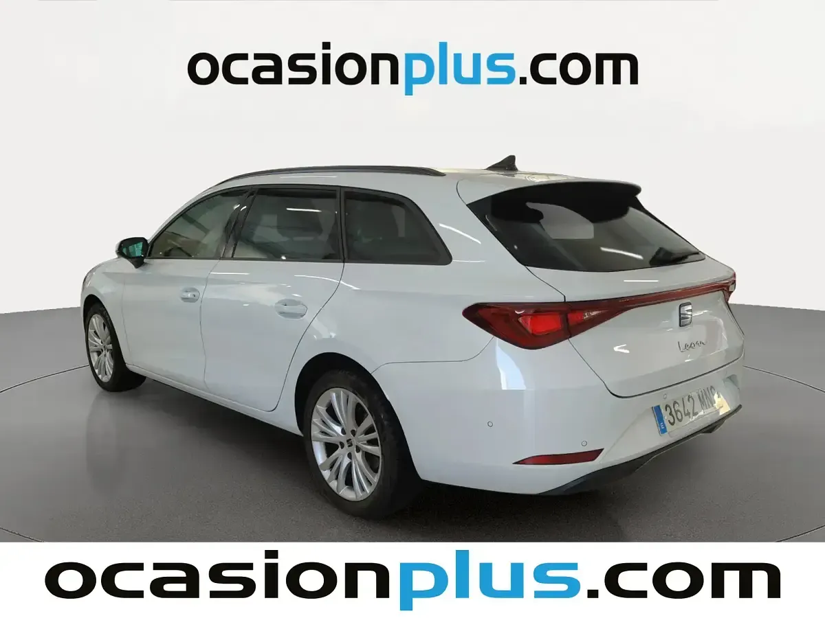 Usado Seat Leon Style 150 CV (110 kW) 2024 Blanco Familiar