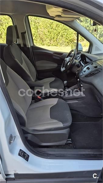 Usado Ford Tourneo Courier Ambiente 100 CV (73 kW) 2018 Blanco Monovolumen