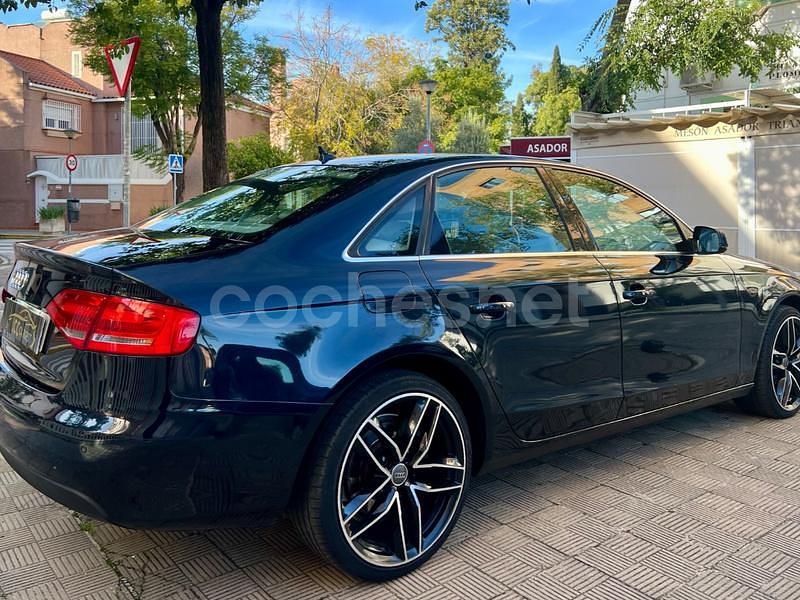 Usado Audi A4 120 CV (88 kW) 2011 Negro Berlina