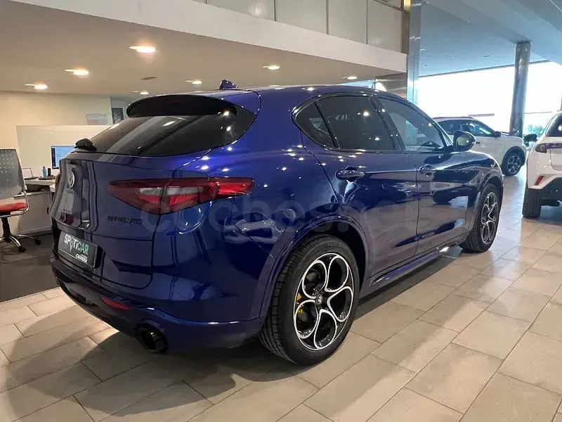 Usado Alfa Romeo Stelvio Veloce 210 CV (154 kW) 2022 Azul SUV