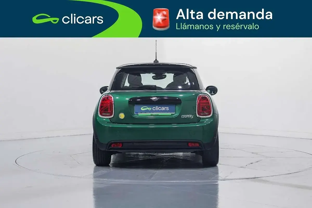 Usado Mini Cooper SE 135 kW (184 CV) 2023 Verde Utilitario