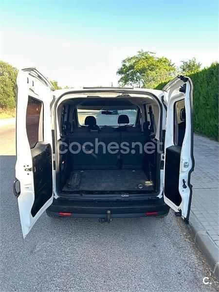 Usado Opel Combo Expression 90 CV (66 kW) 2015 Blanco Monovolumen