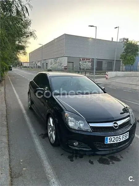 Usado Opel Astra GTC Sport 150 CV (110 kW) 2007 Negro Berlina