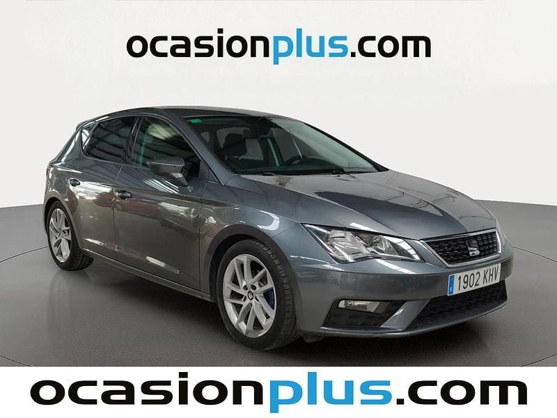 Usado Seat Leon Style 110 CV (80 kW) 2018 Gris Utilitario