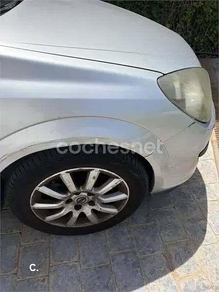 Usado Opel Astra Cosmo 100 CV (73 kW) 2006 Gris / plata Berlina