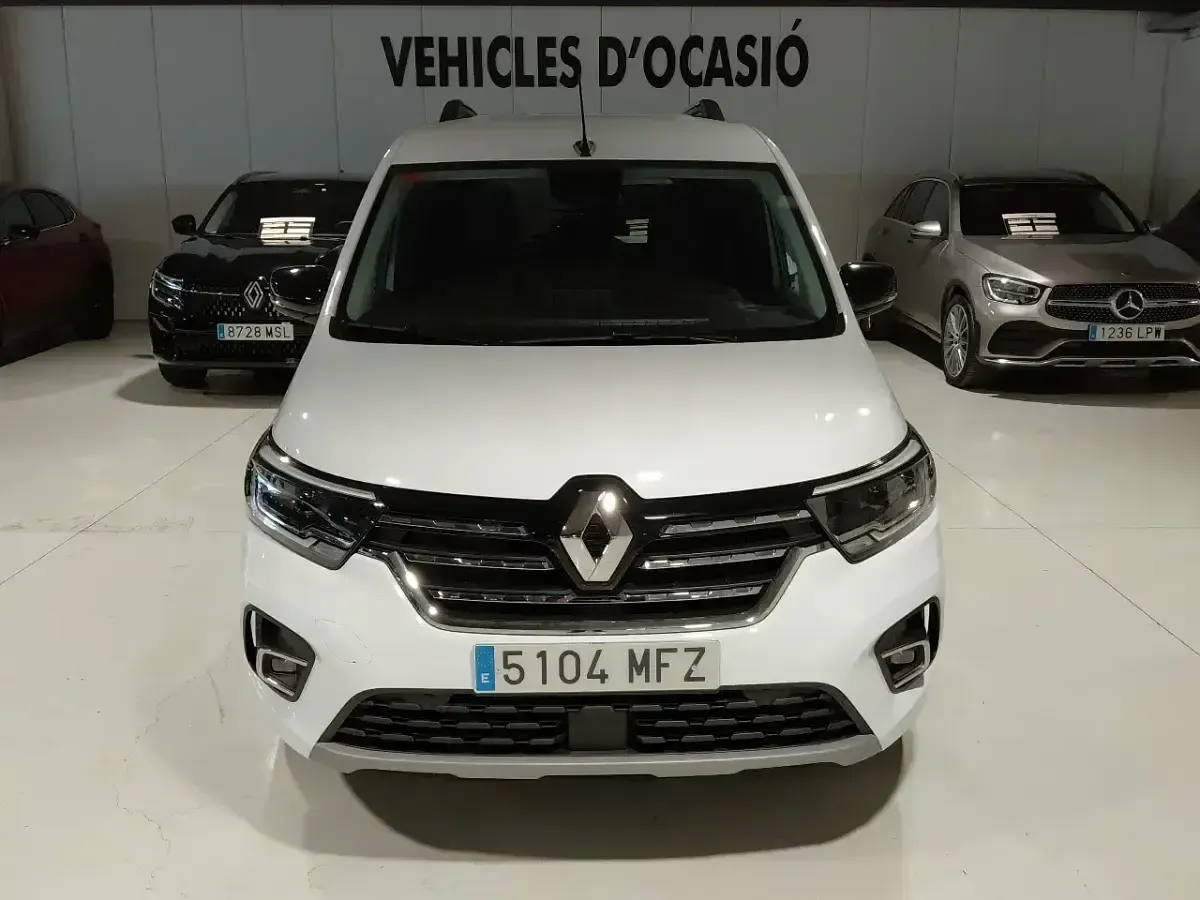 Usado Renault Kangoo Techno 130 CV (95 kW) 2023 Blanco Familiar