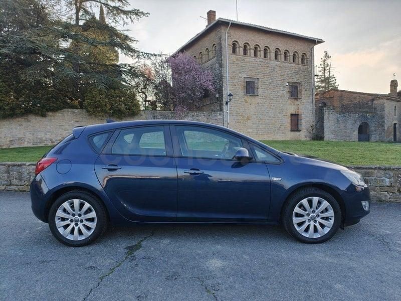 Usado Opel Astra Sportive 110 CV (80 kW) 2011 Azul Berlina