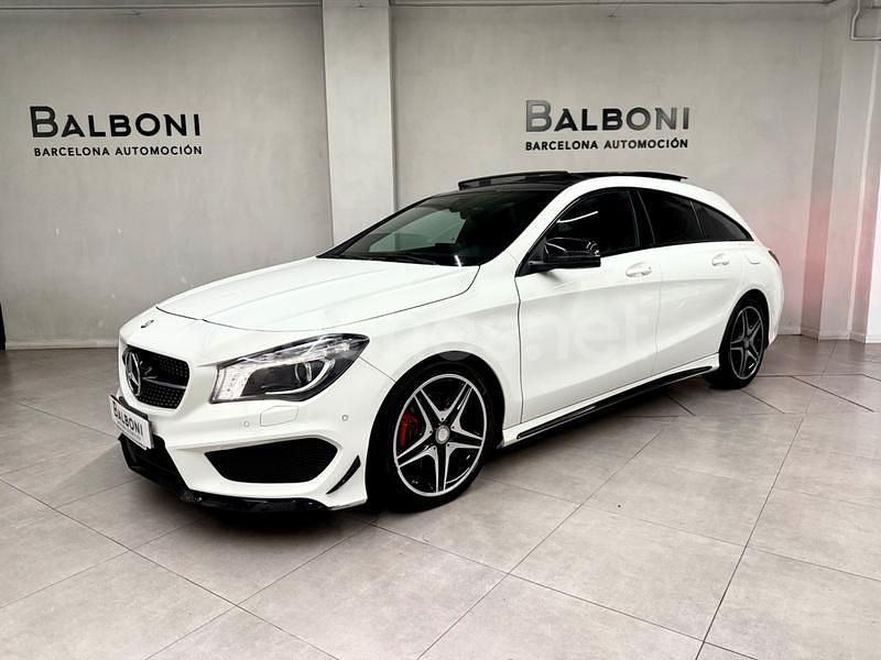 Usado Mercedes CLA220 Shooting Brake AMG line 177 CV (130 kW) 2016 Blanco Familiar