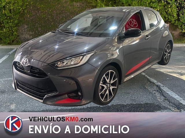 Gris Usado 2021 Toyota Yaris Hybrid Plus Berlina | 18.900 € (Precio justo) - Imagen 1/2