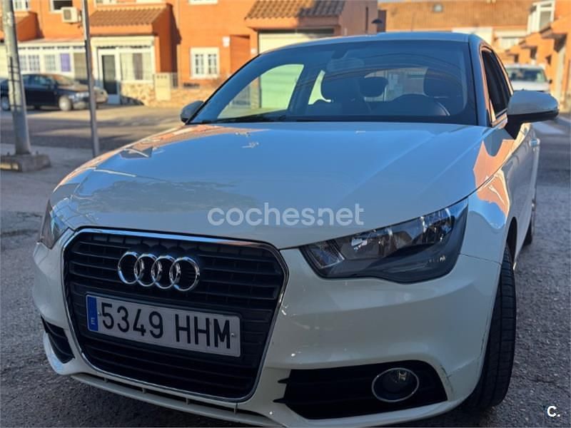 Blanco Usado 2011 Audi A1 Ambition Berlina | 6800 € (Precio justo) - Imagen 1/4