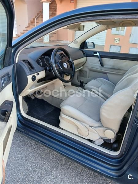 Verde Usado 2003 VW Polo Trendline Berlina | 2250 € (Precio justo) - Imagen 1/4