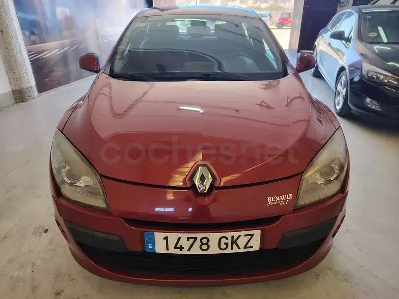 Usado Renault Mégane III Dynamique 180 CV (132 kW) 2009 Rojo Berlina