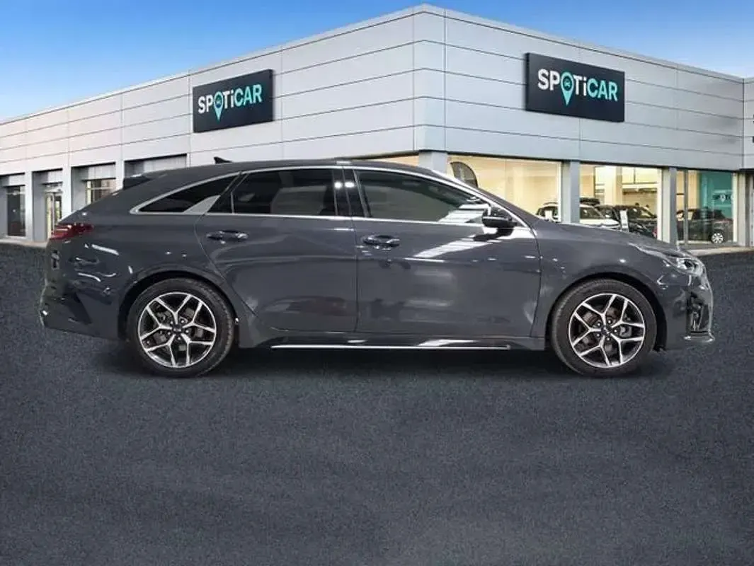Usado Kia ProCeed GT-Line 140 CV (102 kW) 2020 Gris Familiar