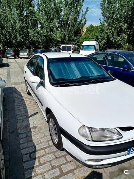Usado Renault Laguna 85 CV (62 kW) 1997 Blanco Berlina