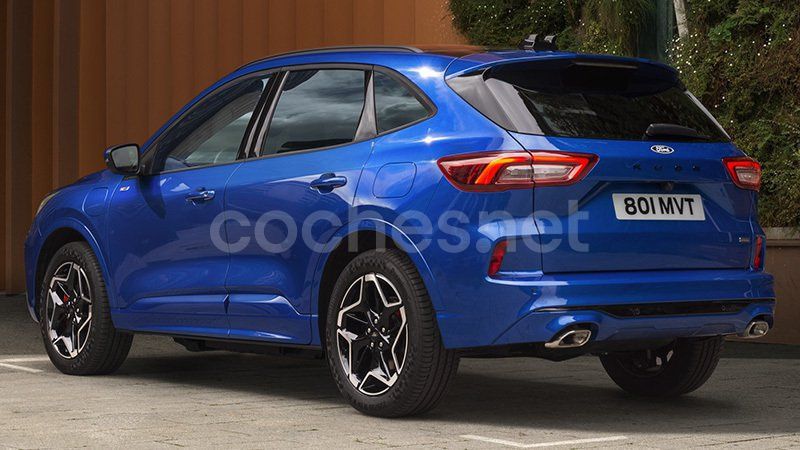 Usado Ford Kuga ST-Line 243 CV (178 kW) 2024 Verde SUV