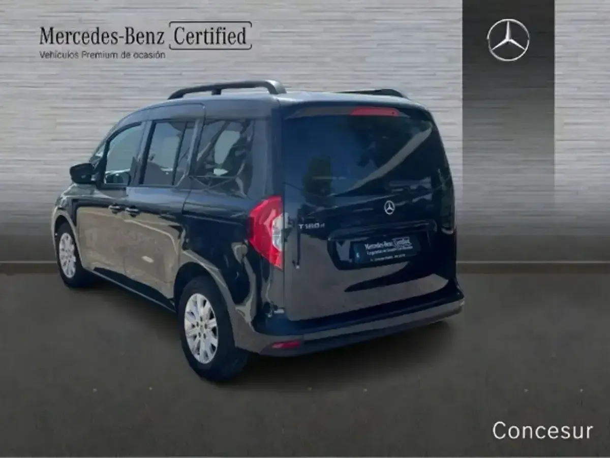 Usado Mercedes T180 116 CV (85 kW) 2025 Negro Monovolumen