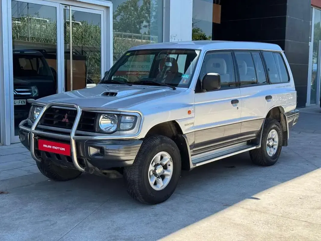 Usado Mitsubishi Montero Select 125 CV (91 kW) 1999 Plateado SUV