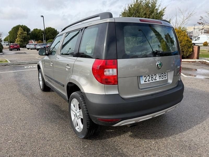 Usado Skoda Yeti Ambition 105 CV (77 kW) 2010 Beige SUV