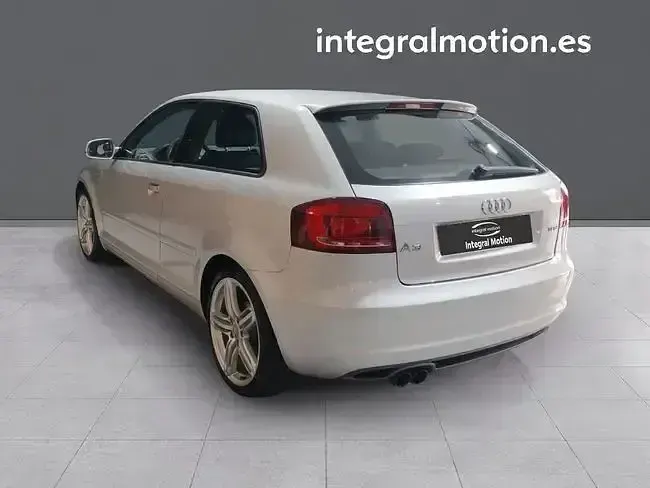 Usado Audi A3 Ambition 160 CV (117 kW) 2011 Gris Utilitario