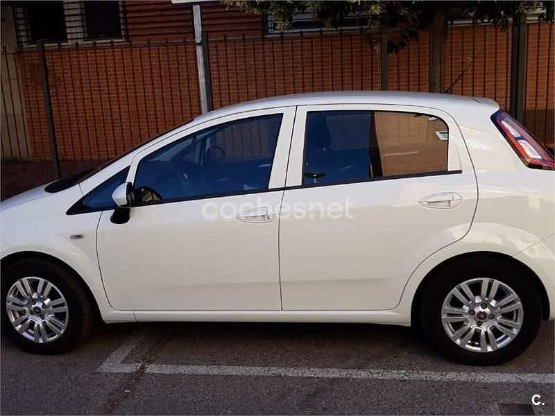 Usado Fiat Punto Easy 69 CV (50 kW) 2015 Blanco Utilitario
