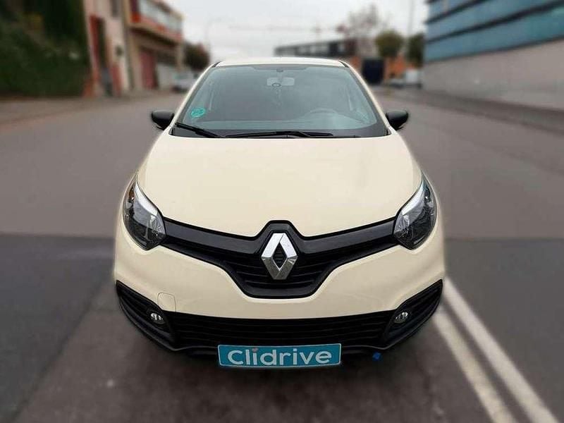 Usado Renault Captur Life 90 CV (66 kW) 2016 Beige SUV