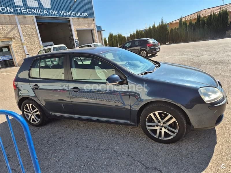 Usado VW Golf IV Trendline 102 CV (75 kW) 2006 Negro Berlina