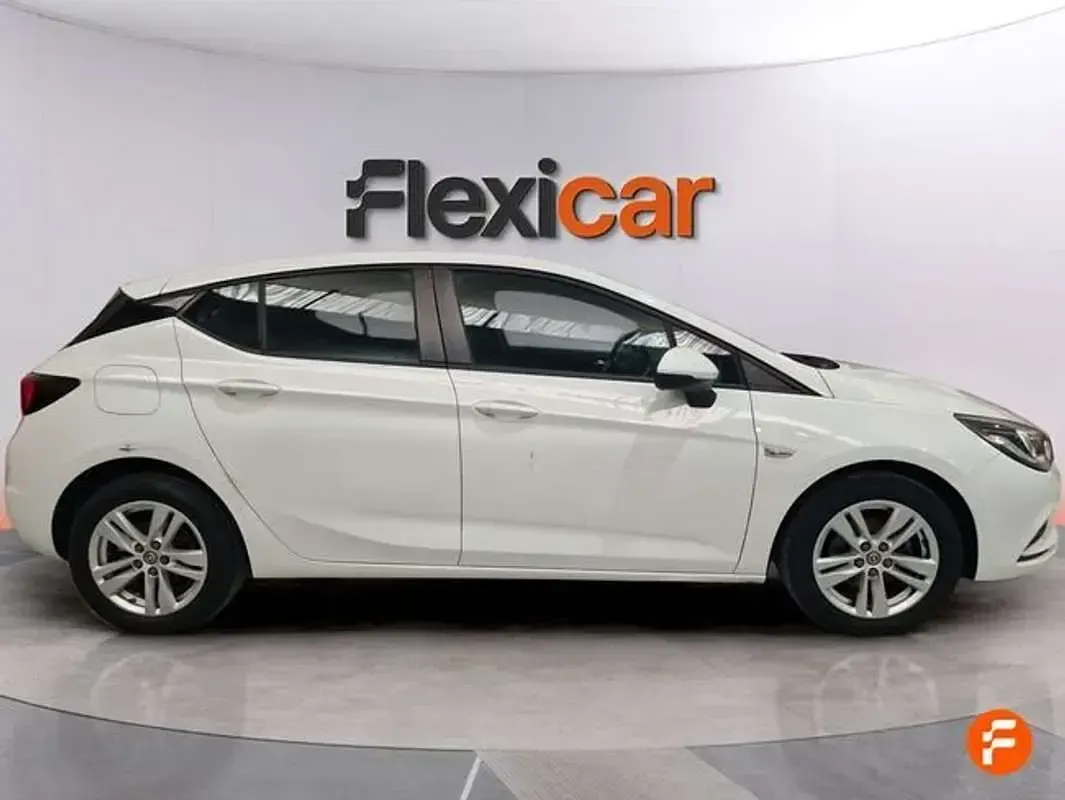 Usado Opel Astra Selective 110 CV (80 kW) 2019 Blanco Utilitario