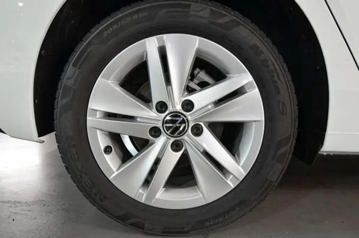 Usado VW Golf VIII 110 CV (80 kW) 2023 Gris Berlina