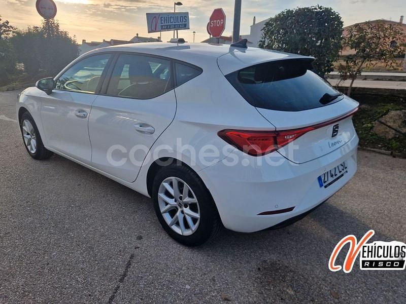Usado Seat Leon Style 115 CV (84 kW) 2021 Blanco Berlina