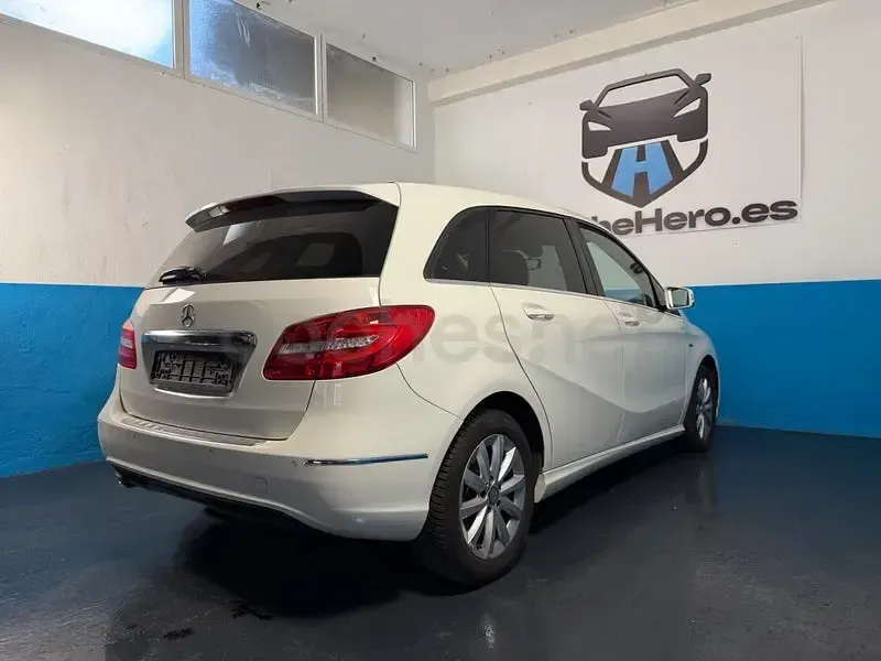 Usado Mercedes B180 122 CV (89 kW) 2013 Blanco Utilitario