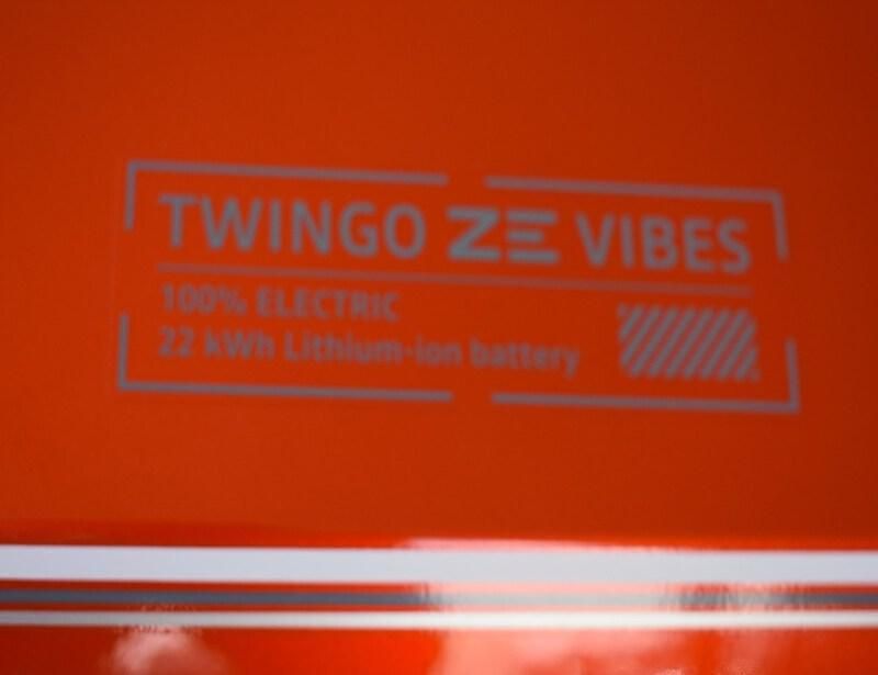 Usado Renault Twingo Vibes 62 kW (85 CV) 2021 Naranja valencia Utilitario