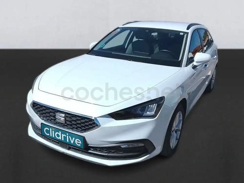 Usado Seat Leon Style 115 CV (84 kW) 2021 Blanco Familiar