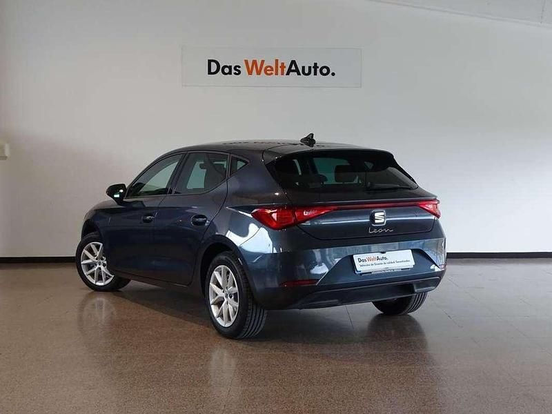Usado Seat Leon Style 116 CV (85 kW) 2025 Gris Utilitario