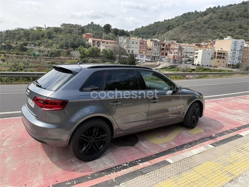Usado Audi A3 Ambition 110 CV (80 kW) 2015 Gris / plata Berlina