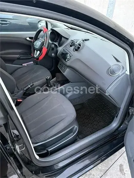 Usado Seat Ibiza Reference 75 CV (55 kW) 2013 Negro Berlina