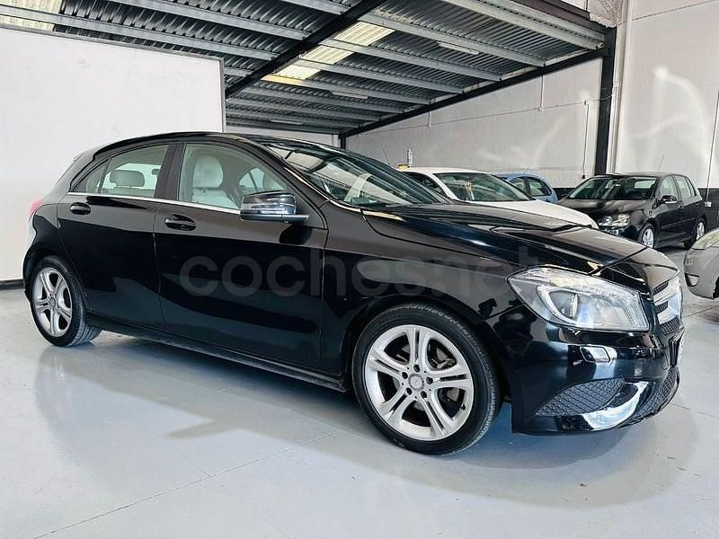 Usado Mercedes A180 Urban 122 CV (89 kW) 2014 Negro Berlina