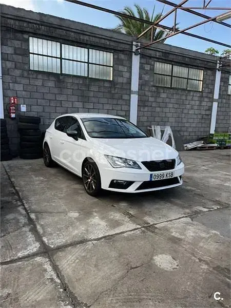 Usado Seat Leon Style 130 CV (95 kW) 2018 Blanco Berlina