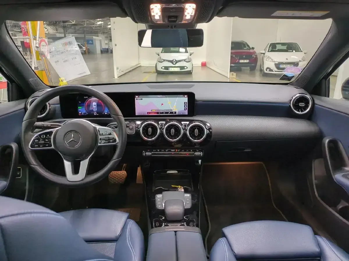 Usado Mercedes A250 218 CV (160 kW) 2020 Azul Utilitario