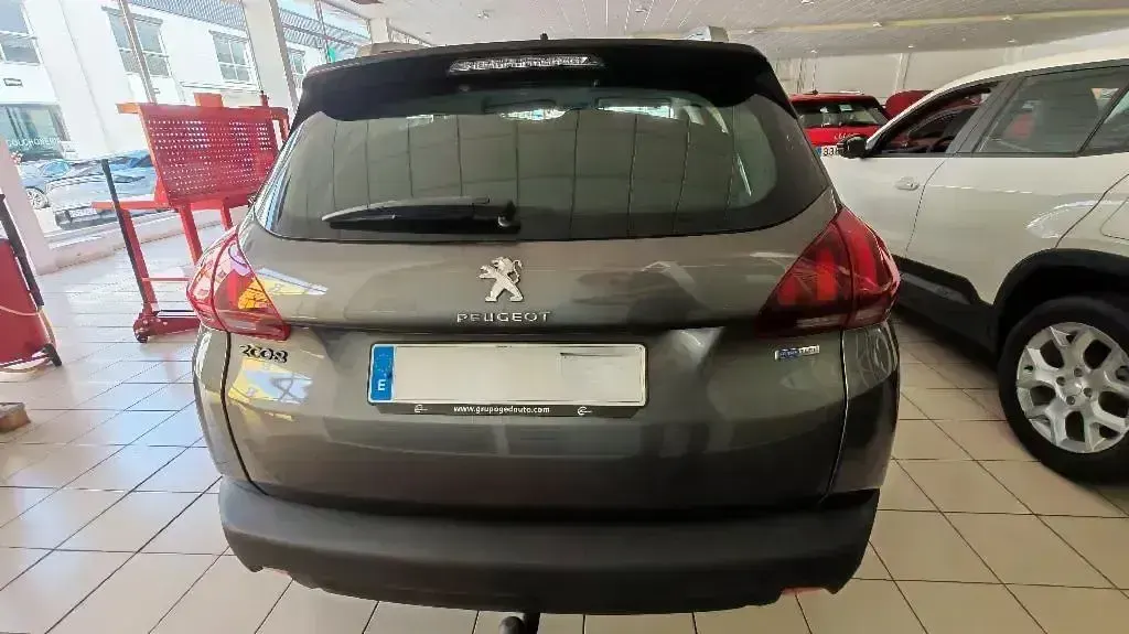 Usado Peugeot 2008 Active 82 CV (60 kW) 2016 Gris SUV